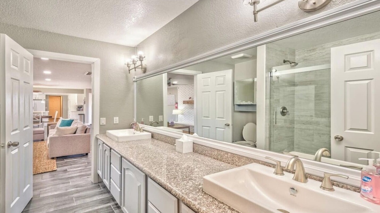 Photo of Bathroom in Southfork