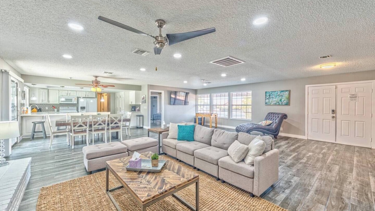 Photo of Livingroom in Southfork