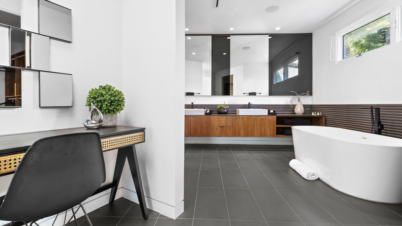 Photo of Bathroom in Hollywood Hills West