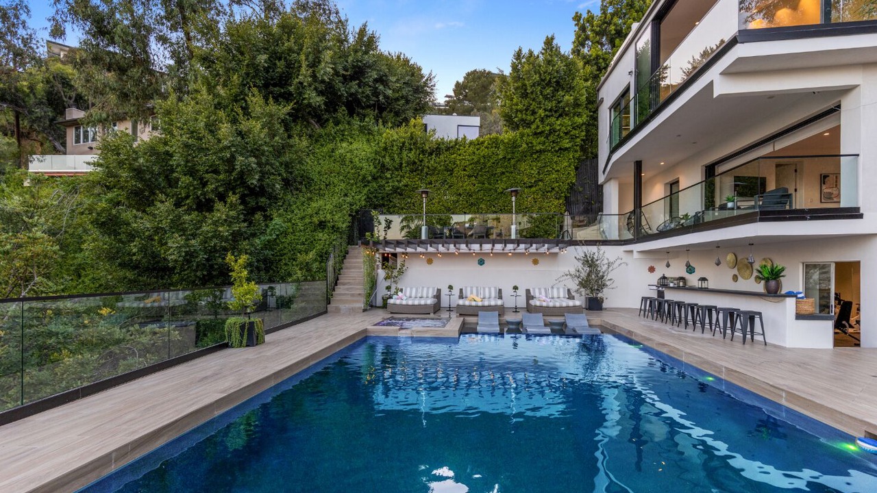 Photo of Outdoor in Hollywood Hills West