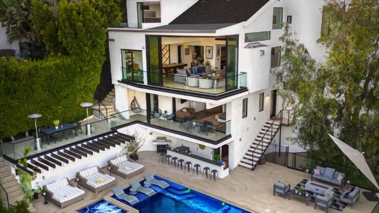 Photo of Outdoor in Hollywood Hills West