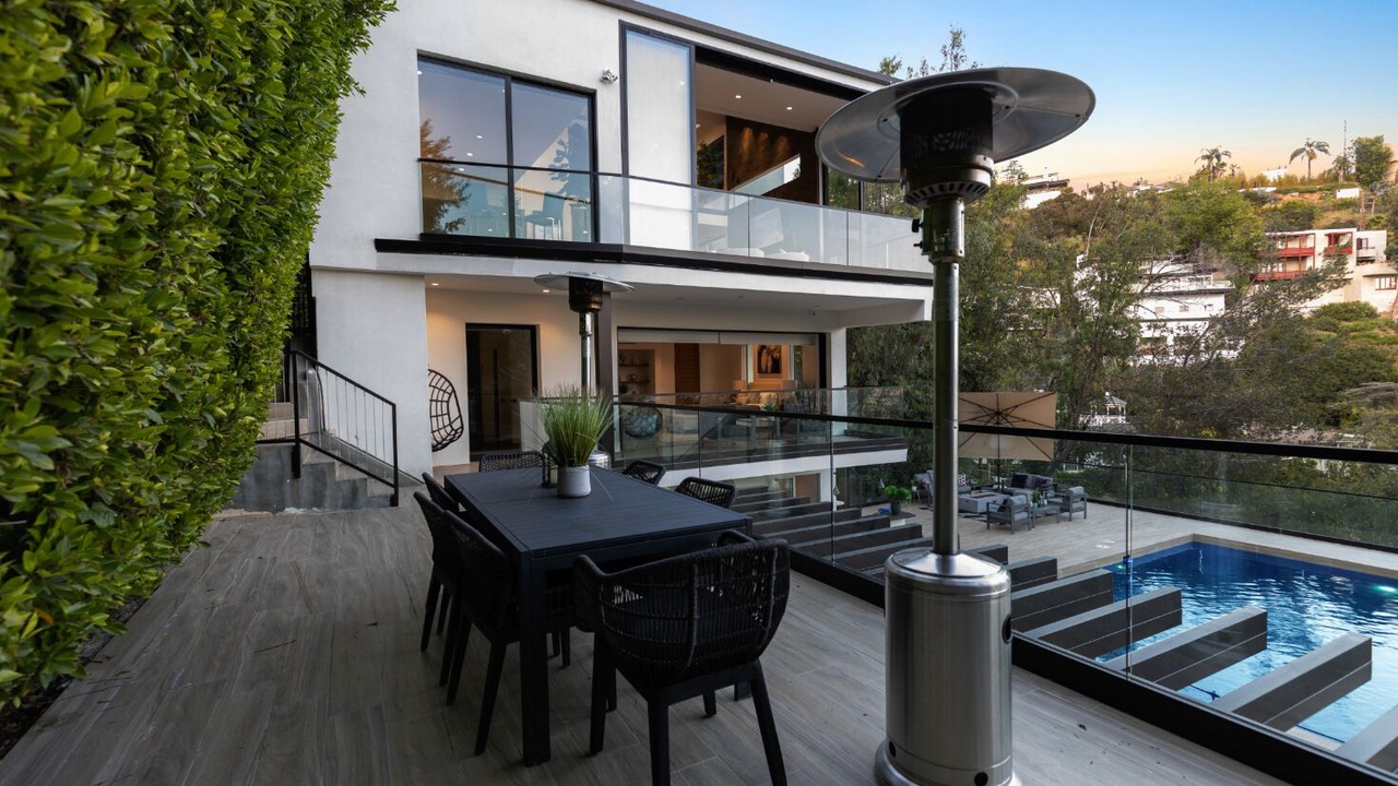 Photo of Outdoor in Hollywood Hills West