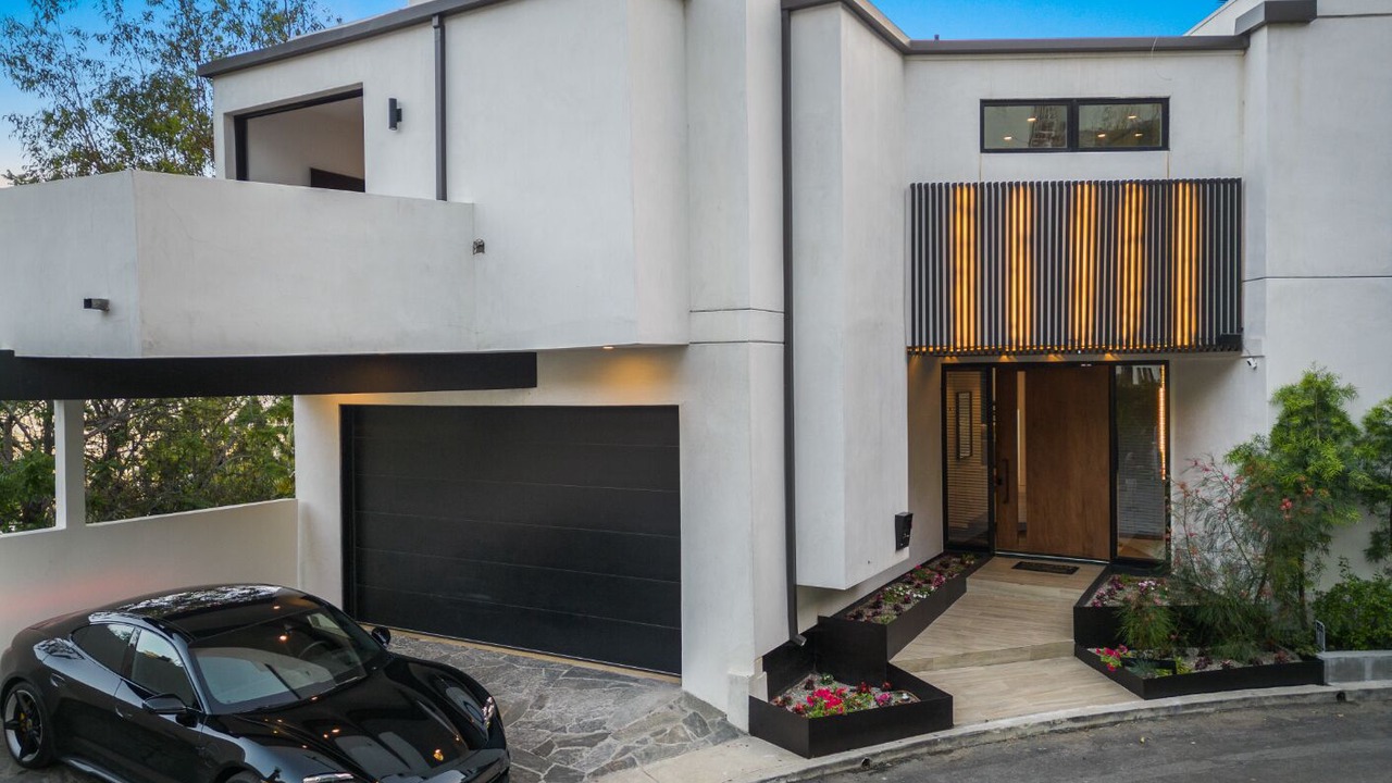 Photo of Outdoor in Hollywood Hills West