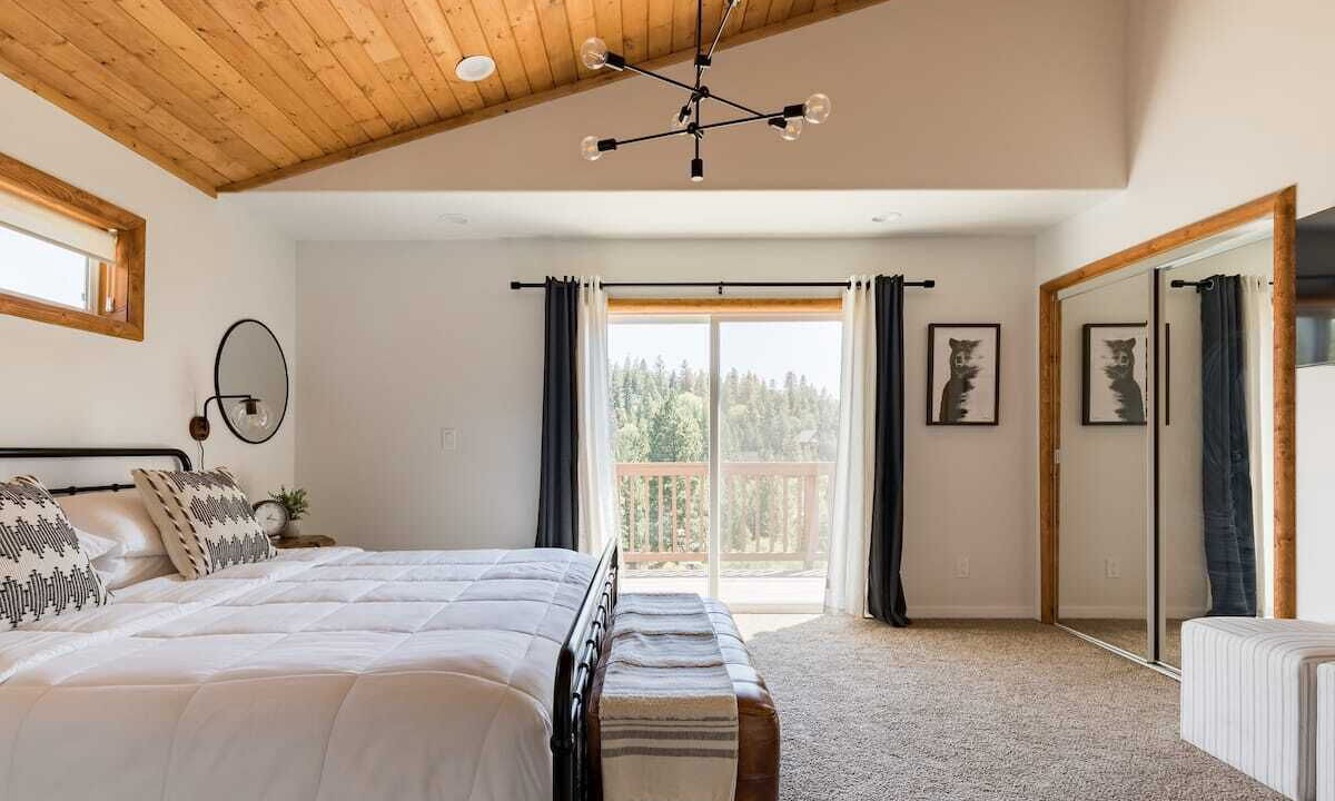 Photo of Bedroom in Lake Arrowhead