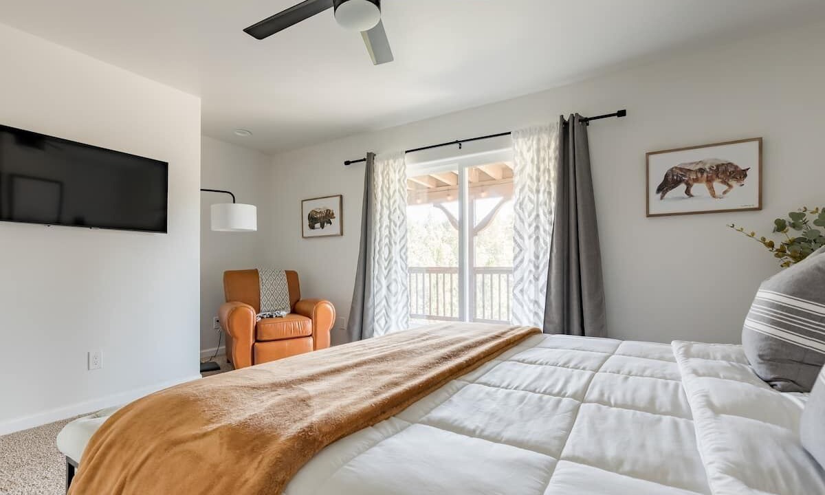 Photo of Bedroom in Lake Arrowhead