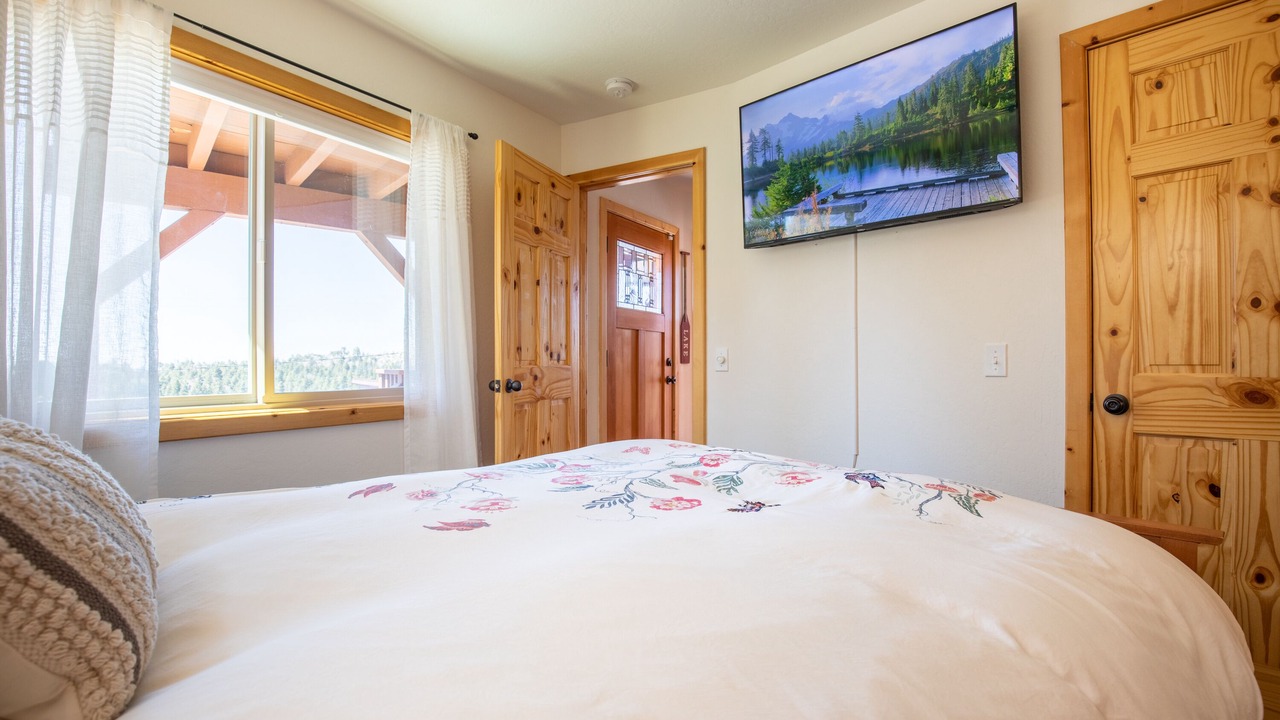Photo of Bedroom in Green Valley Lake