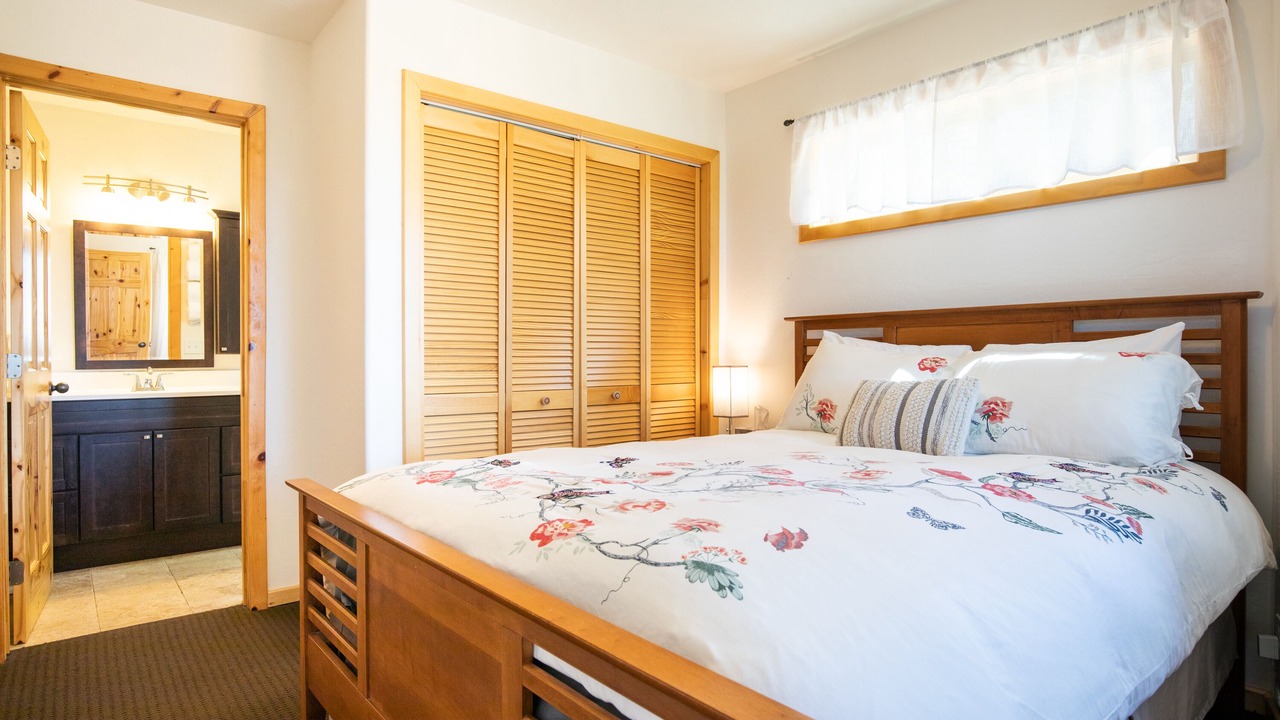 Photo of Bedroom in Green Valley Lake