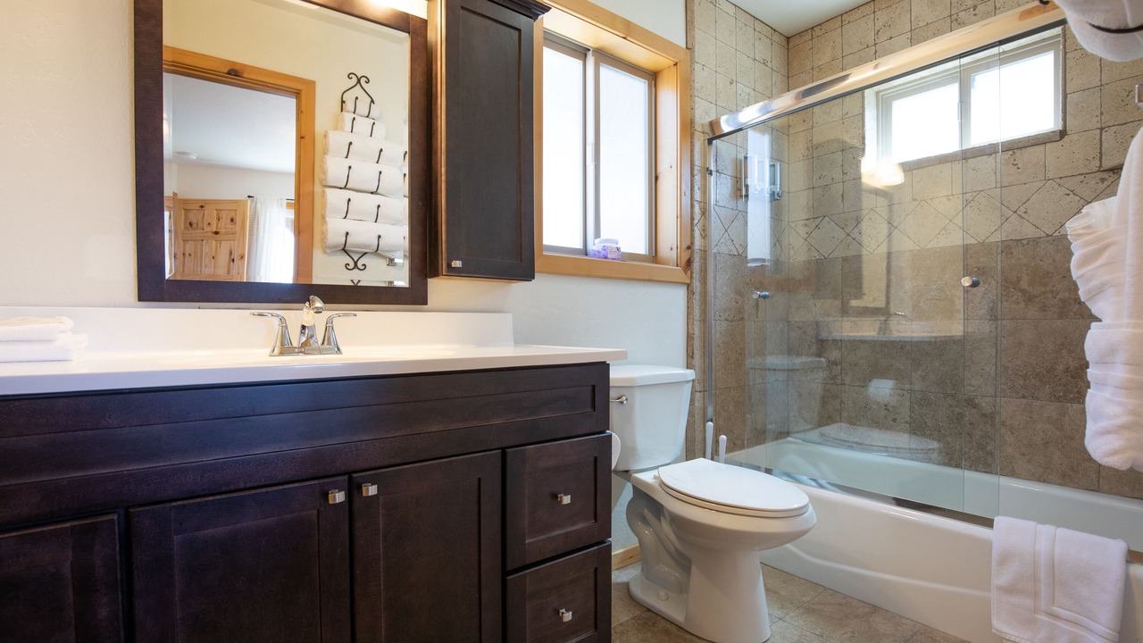 Photo of Bathroom in Green Valley Lake