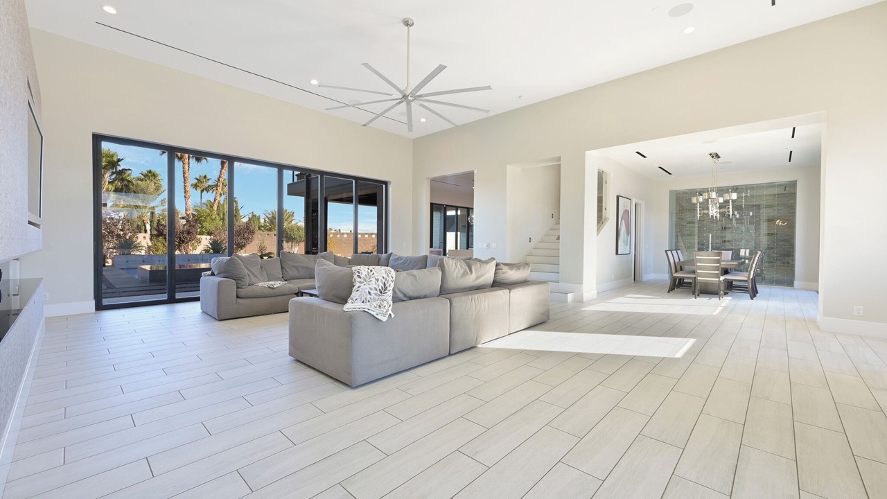 Photo of Livingroom in Spring Valley