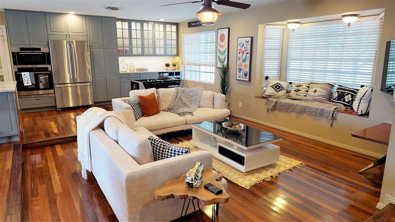 Photo of Livingroom in Enterprise
