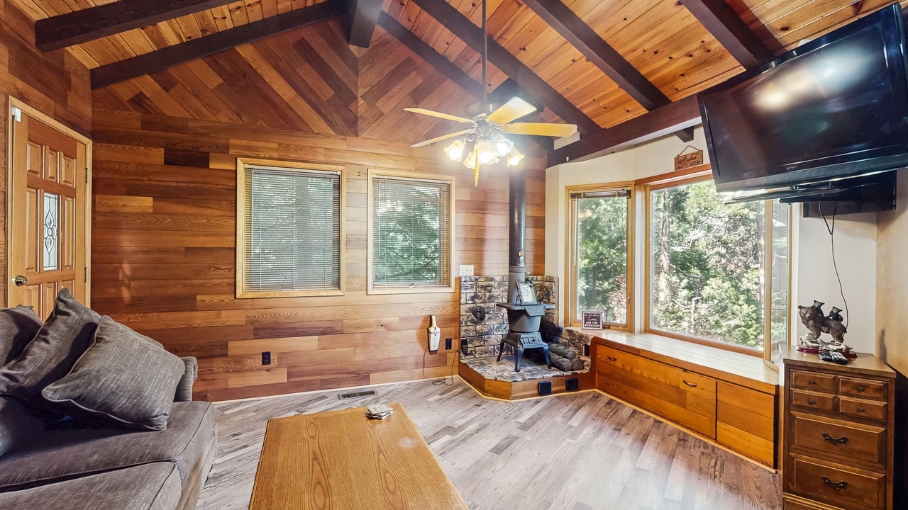 Photo of Livingroom in Cedar Glen