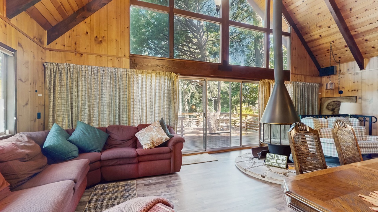 Photo of Livingroom in Cedar Glen