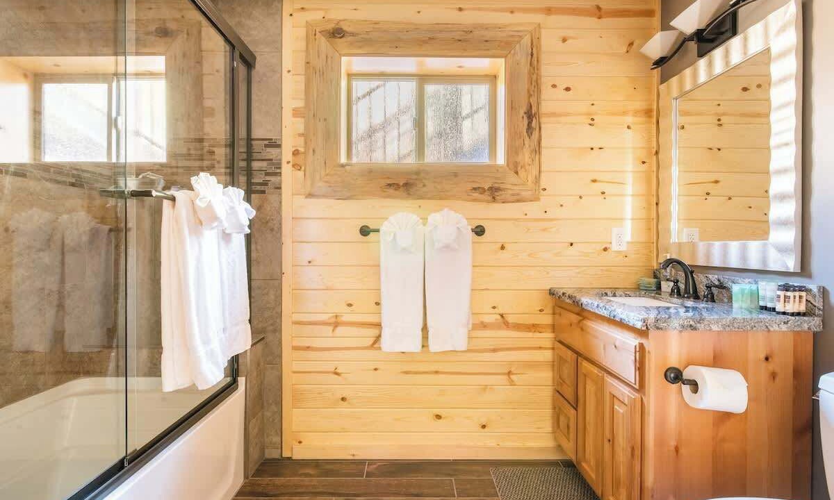 Photo of Bathroom in Upper Moonridge