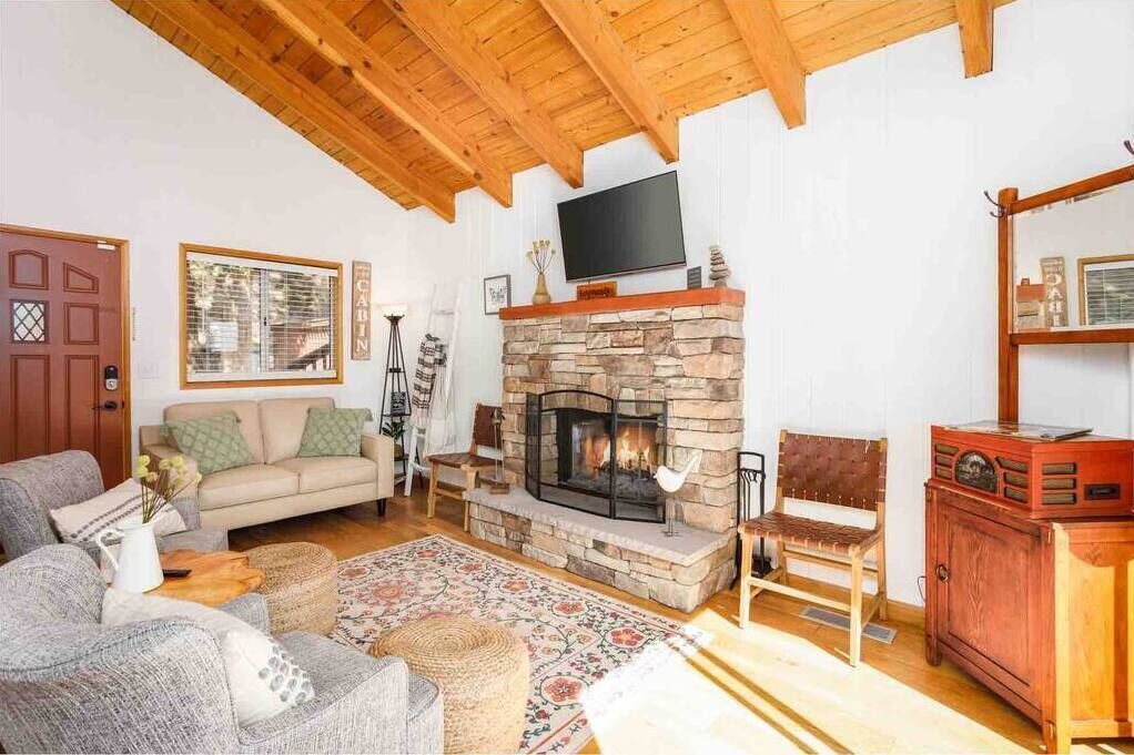 Photo of Livingroom in Arrowhead Villas