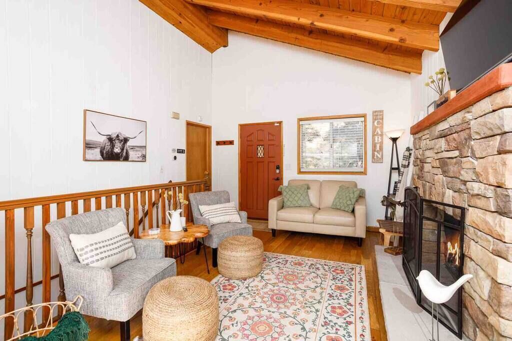 Photo of Livingroom in Arrowhead Villas