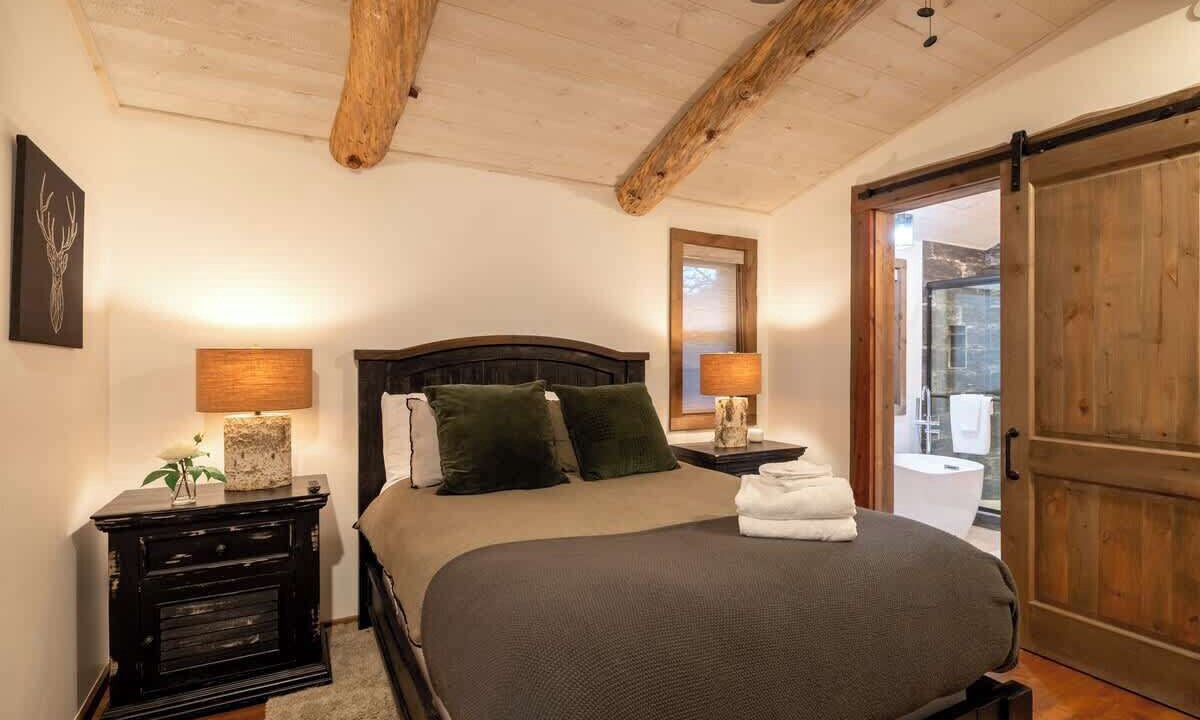 Photo of Bedroom in Upper Moonridge