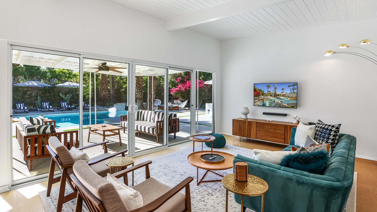 Photo of Livingroom in Racquet Club Estates