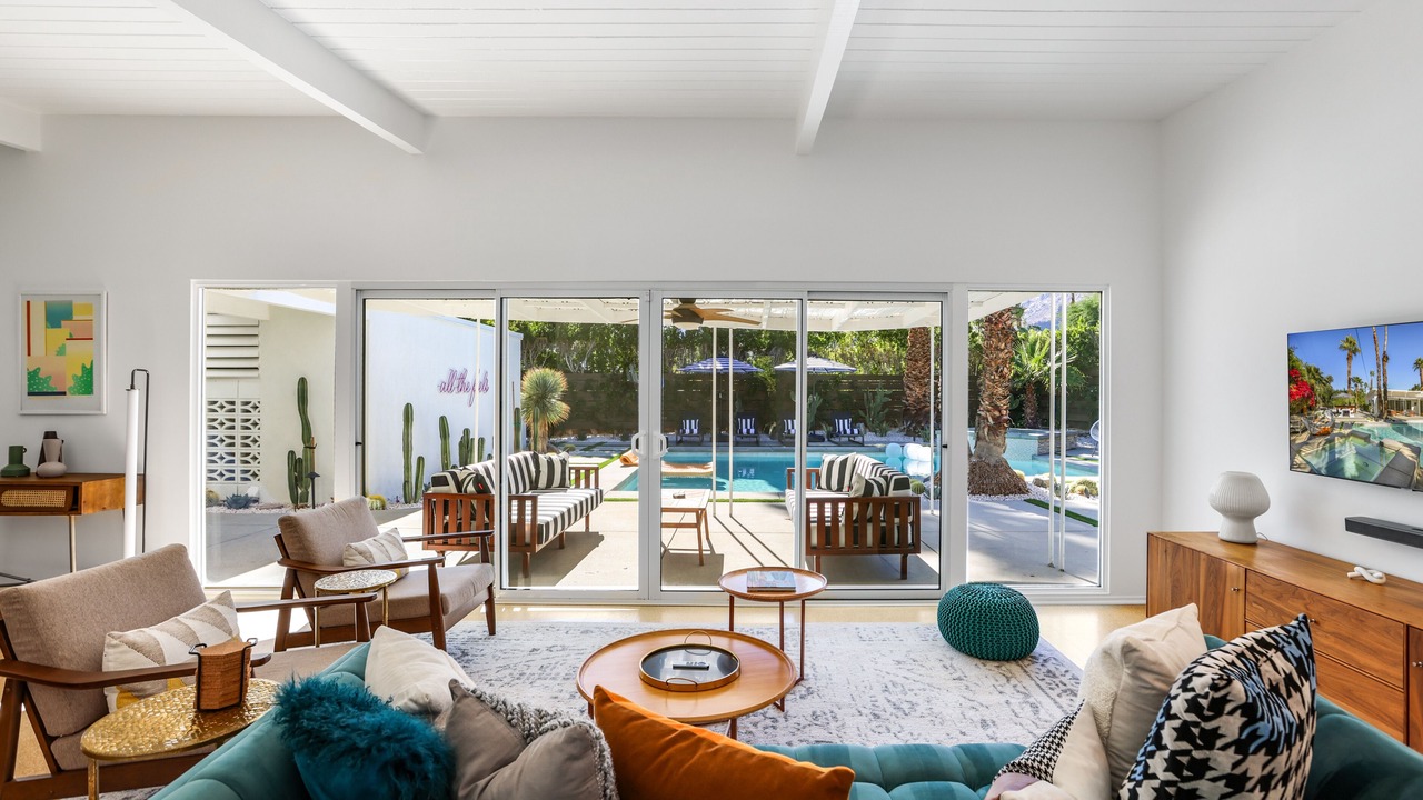 Photo of Livingroom in Racquet Club Estates