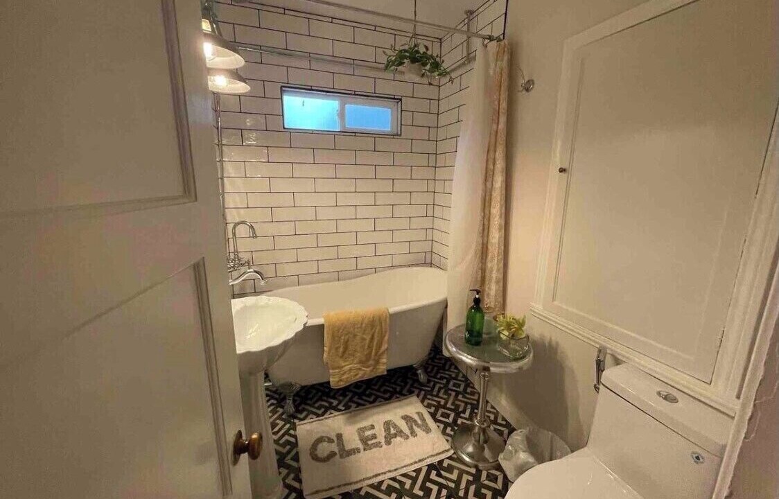 Photo of Bathroom in Oleander - Sunset