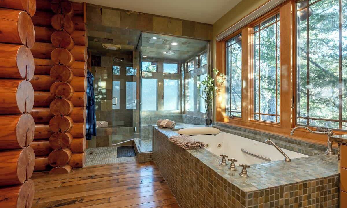 Photo of Bathroom in Upper Moonridge