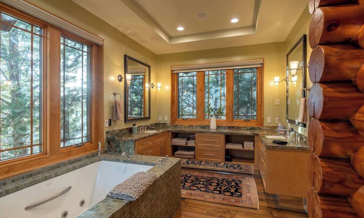 Photo of Bathroom in Upper Moonridge