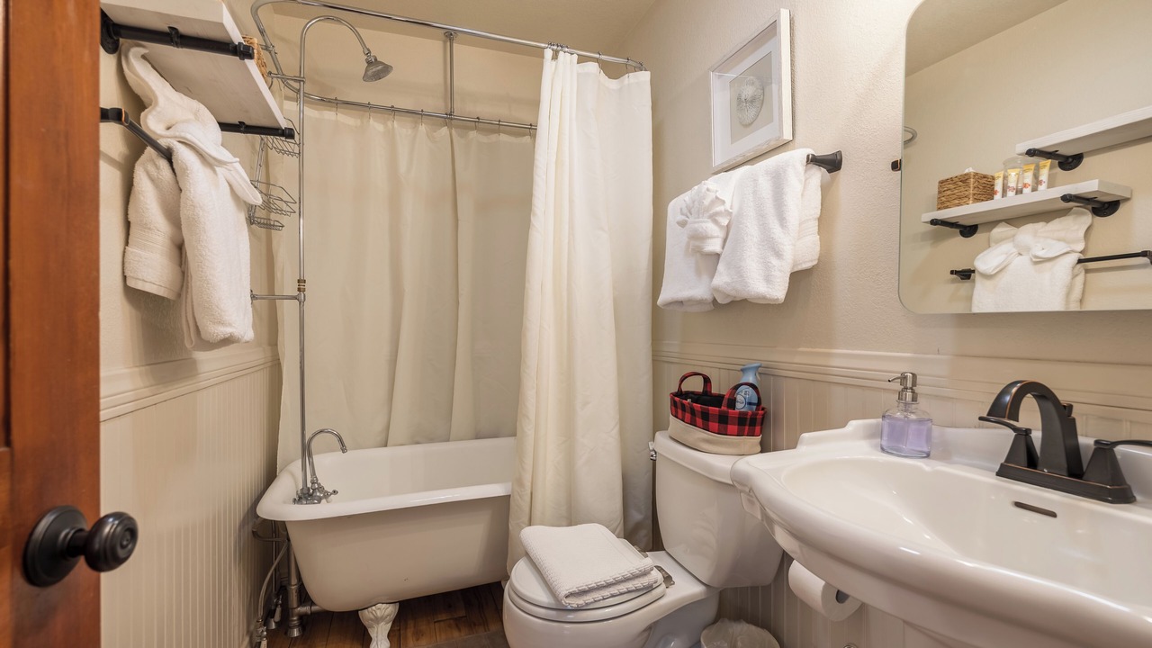 Photo of Bathroom in Fox Farm