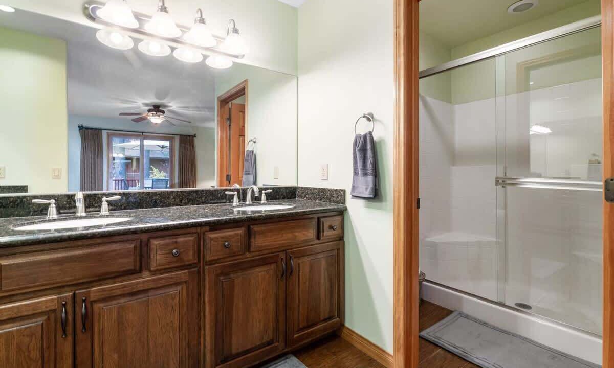 Photo of Bathroom in Summit Estates