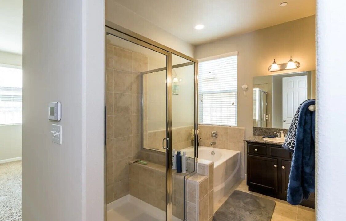 Photo of Bathroom in Raisin