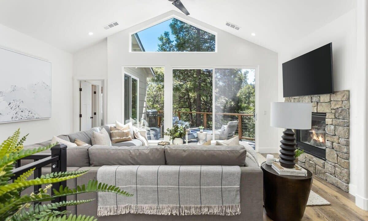 Photo of Bedroom in Lake Arrowhead