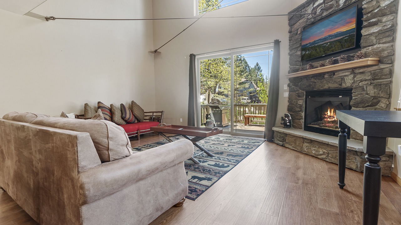 Photo of Livingroom in Summit Estates