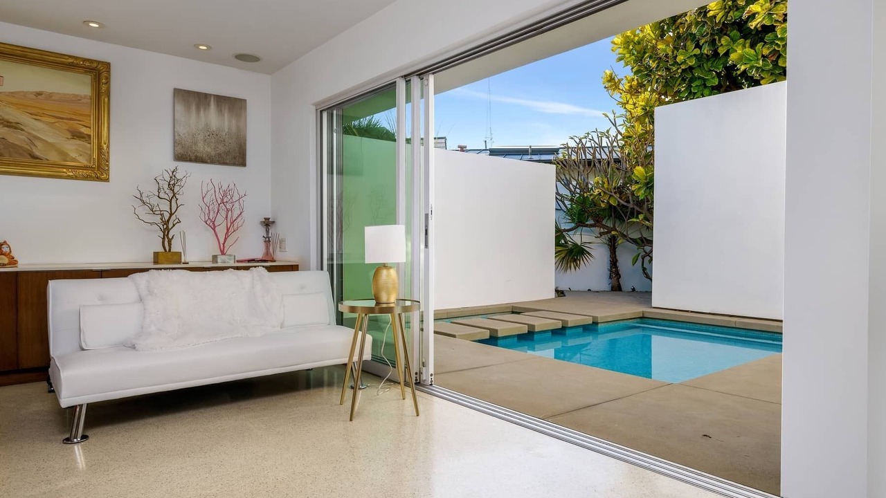 Photo of Outdoor in Hollywood Hills West