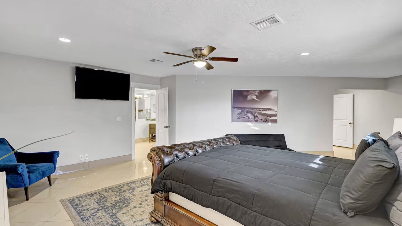 Photo of Livingroom in Enterprise