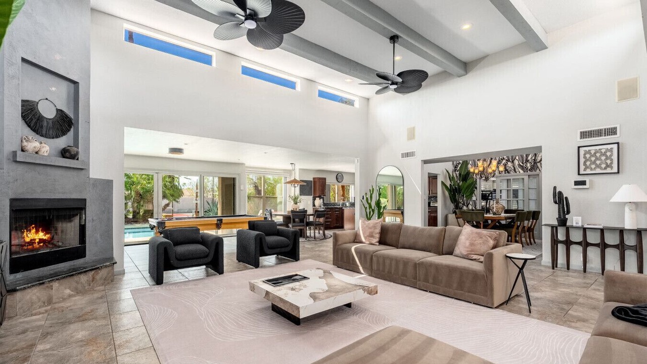 Photo of Livingroom in La Tierra Estates
