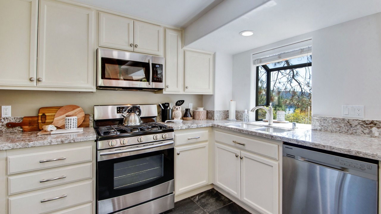 Photo of Kitchen in Lake Arrowhead