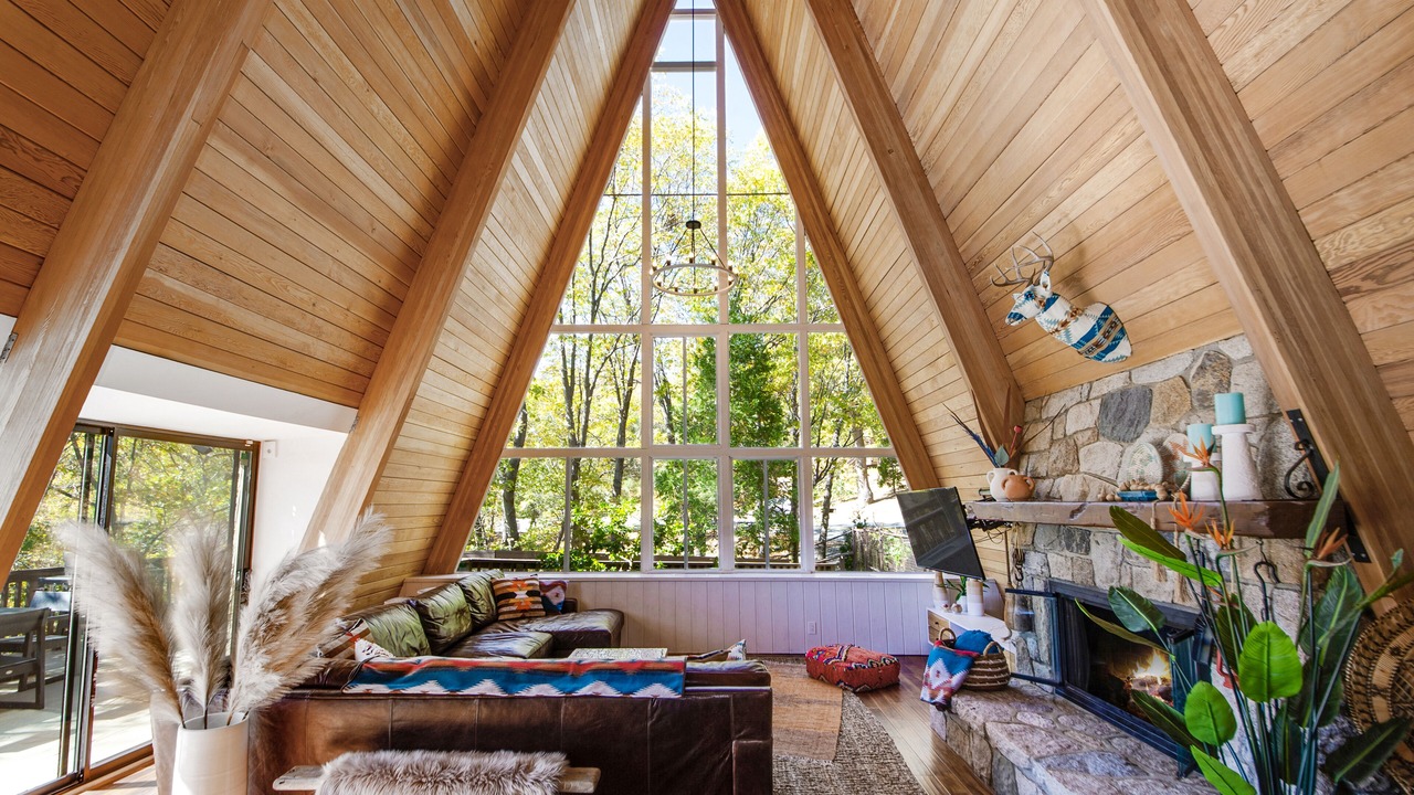 Photo of Livingroom in Lake Arrowhead