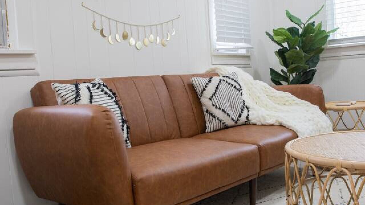 Photo of Livingroom in People's Freeway