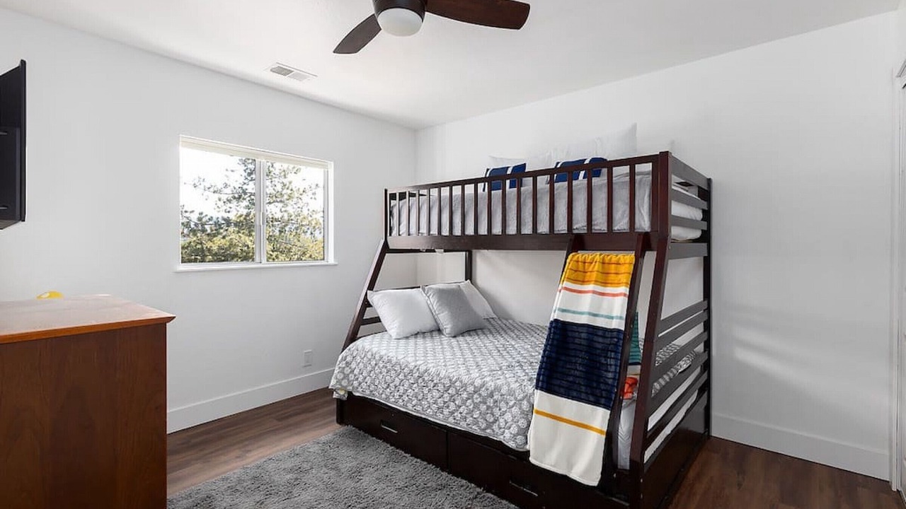 Photo of Bedroom in Lake Arrowhead