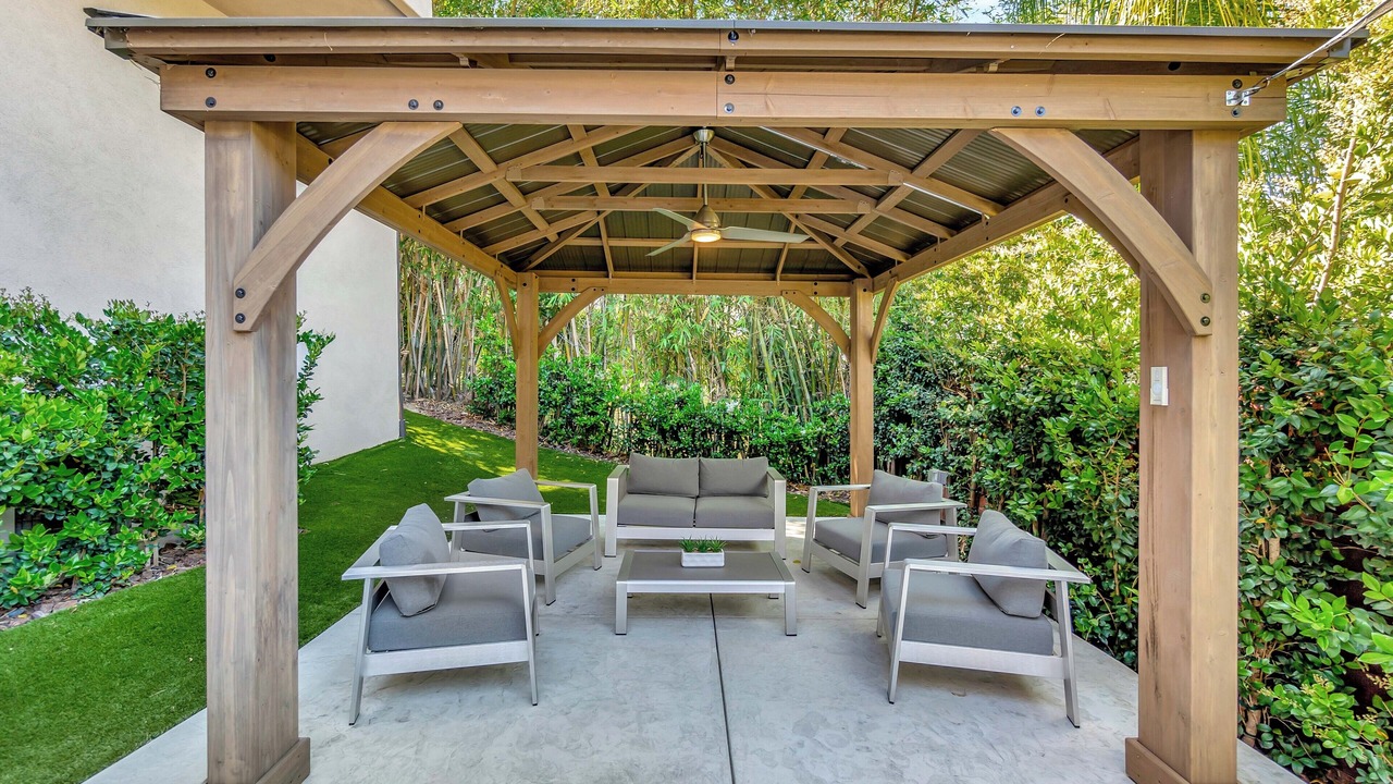 Photo of Patio Balcony in Hollywood Dell