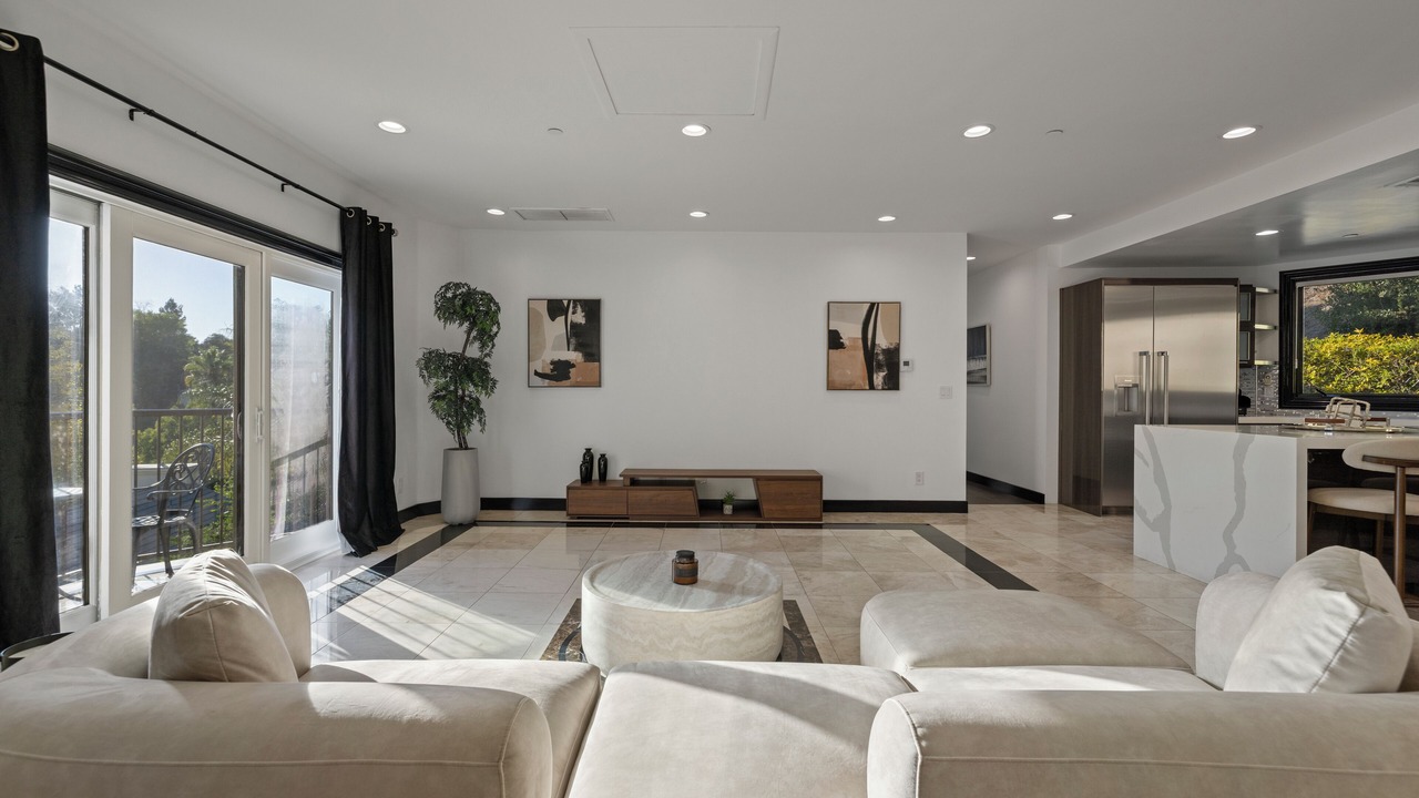 Photo of Livingroom in Hollywood Dell