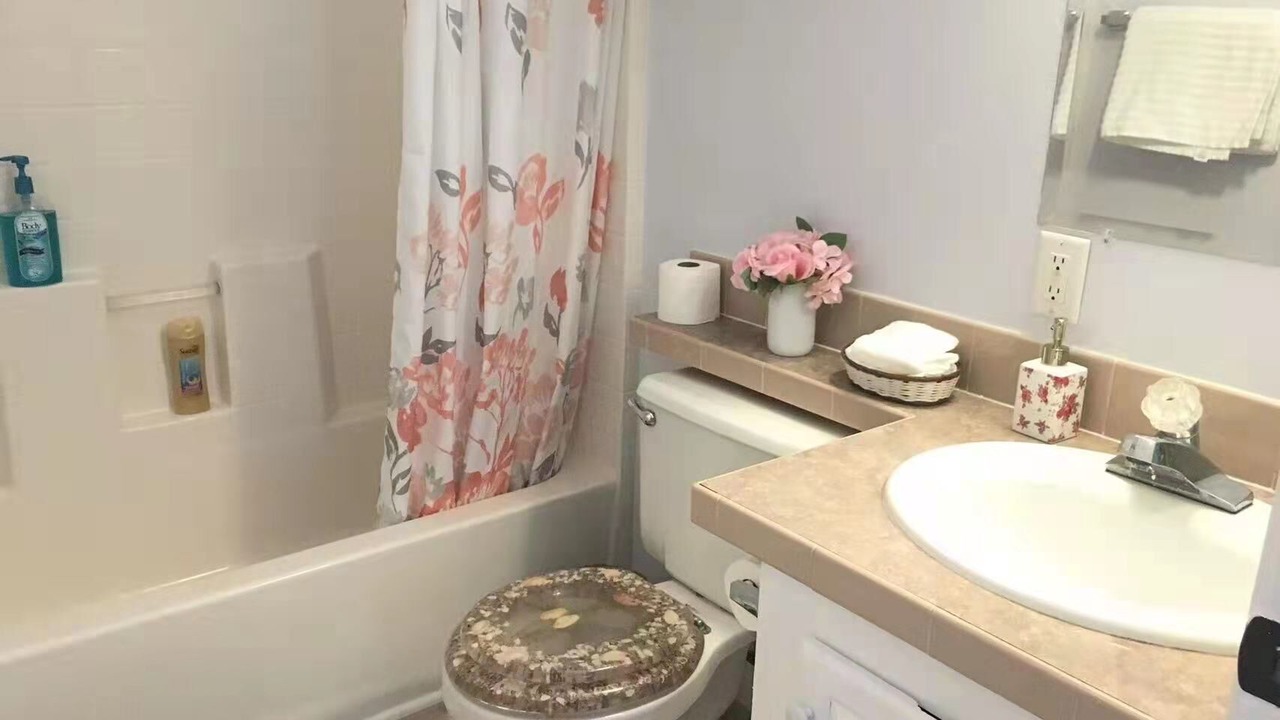Photo of Bathroom in Crystal