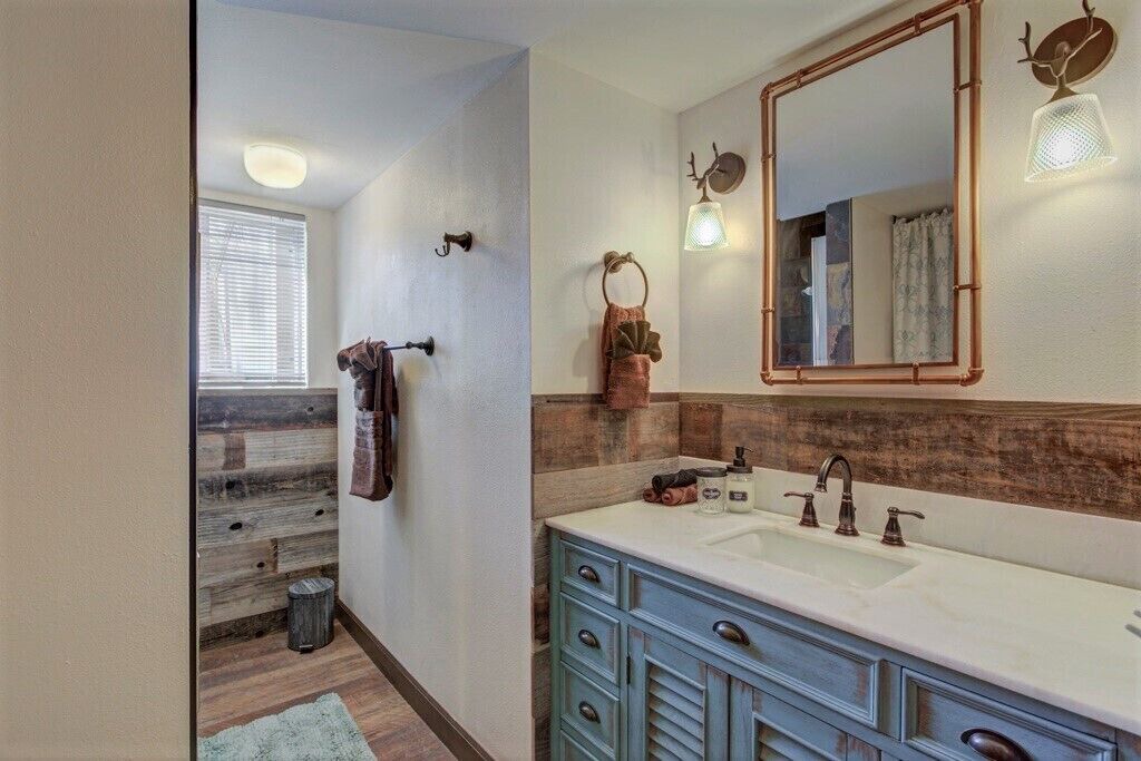 Photo of Bathroom in Pine