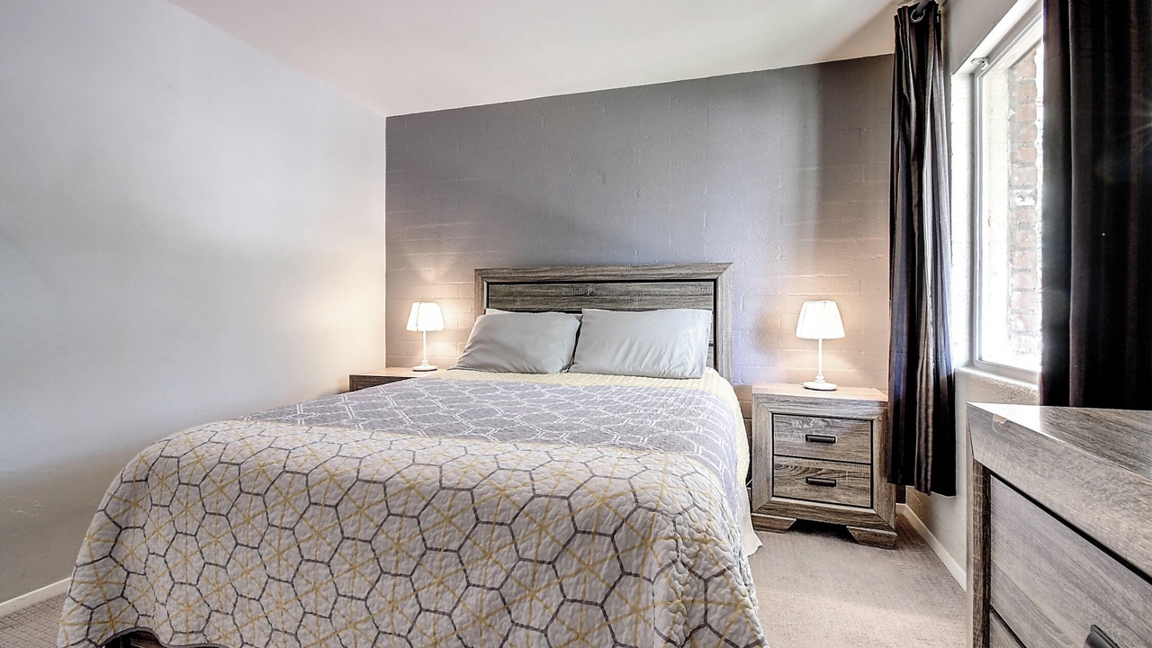 Photo of Bedroom in Fashion Square