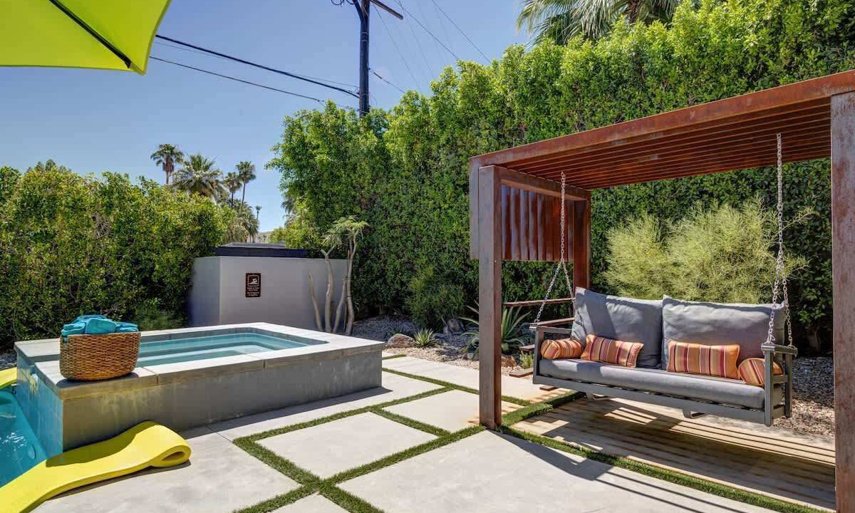 Photo of Patio Balcony in Twin Palms