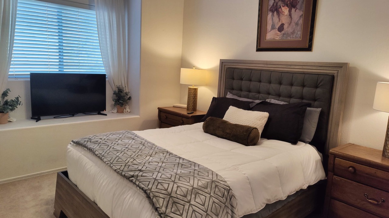 Photo of Bedroom in Paradise Valley Village