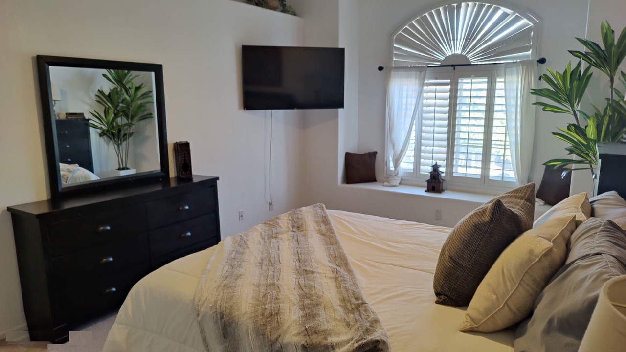 Photo of Bedroom in Paradise Valley Village
