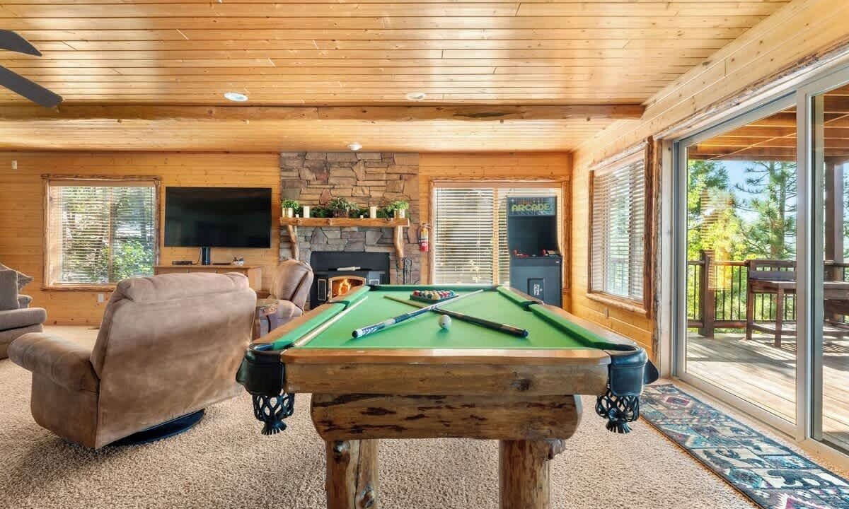 Photo of Livingroom in Castle Glen Estates