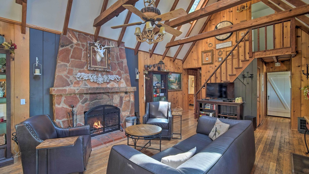 Photo of Livingroom in Cedar Glen