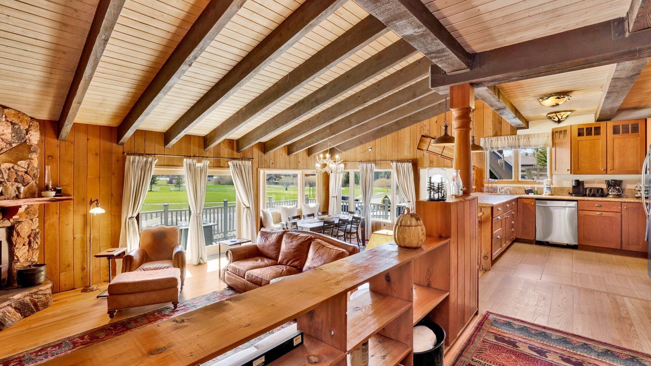 Photo of Livingroom in Moonridge