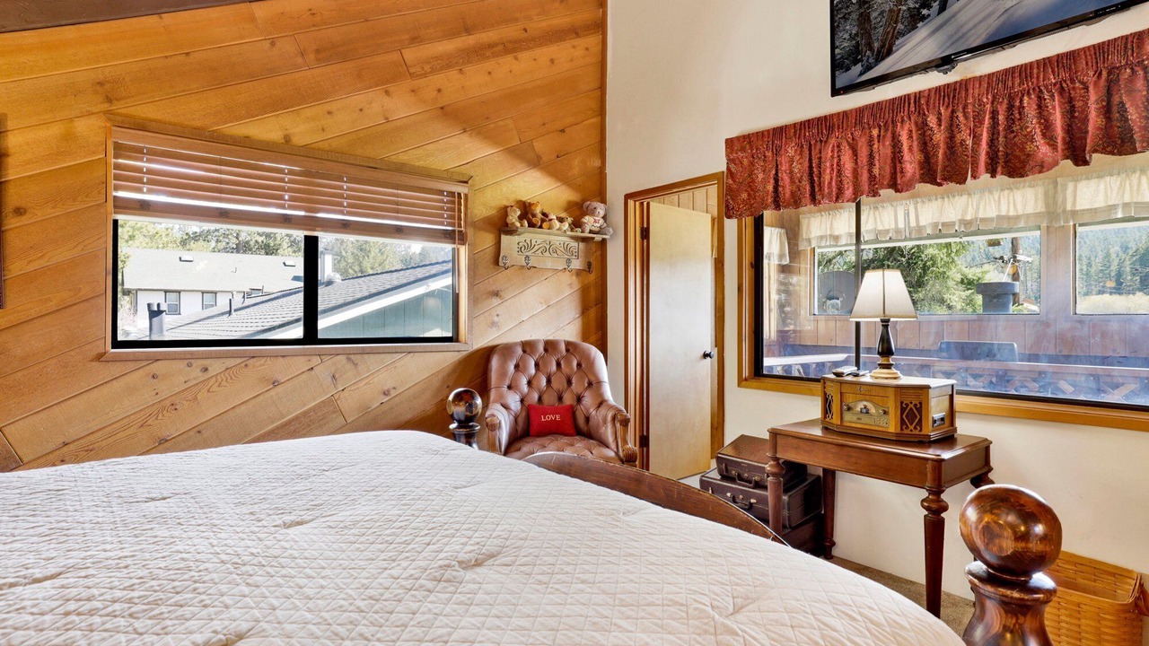 Photo of Bedroom in Moonridge