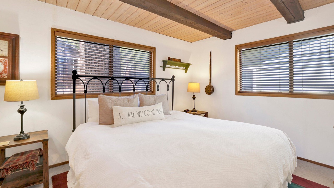 Photo of Bedroom in Moonridge